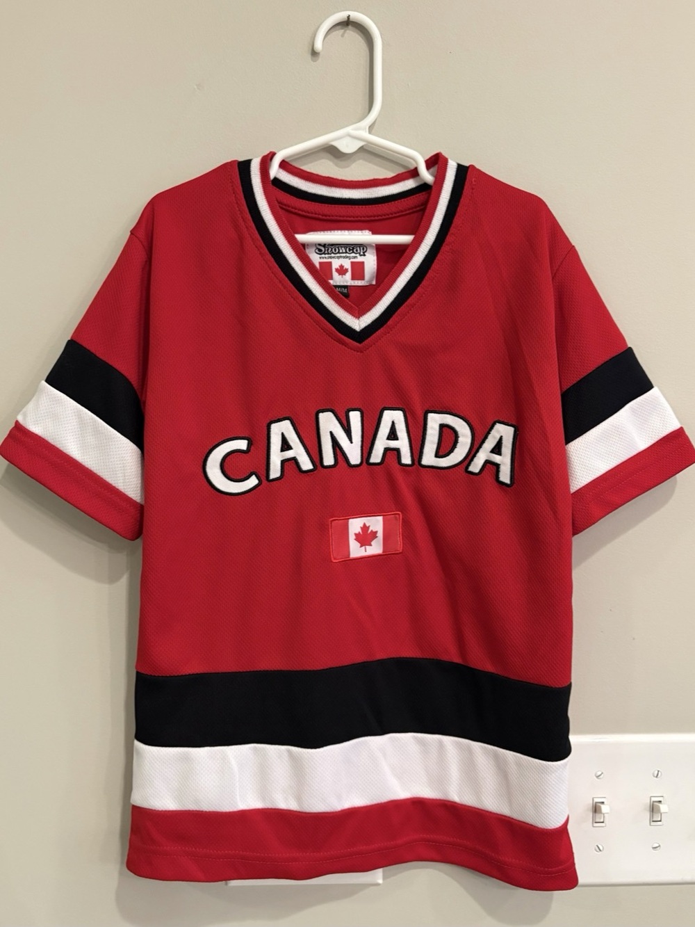 Snowcap Canada Hockey Jersey Red & White Size Youth Medium Like New